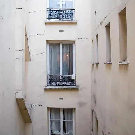 Beautiful In A Dynamic Neighborhood * Parigi